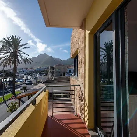 Amarelo Lägenhet Canical (Madeira)