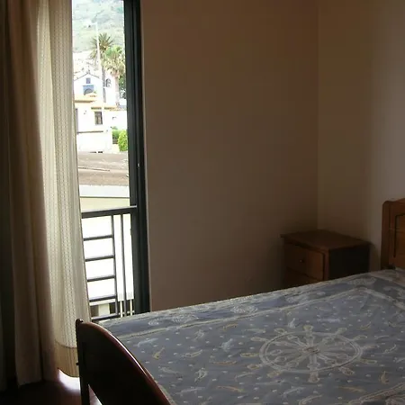 Apartamentos Amarelo Canical (Madeira)